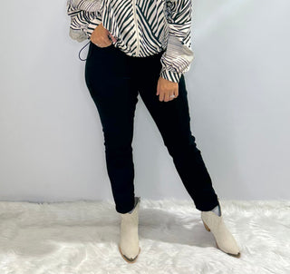 Mid rise black slim fit denim jeans by Judy Blue with soft stretch and classic silhouette