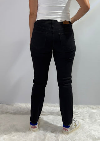 Mid rise black slim fit denim jeans by Judy Blue with soft stretch and classic silhouette