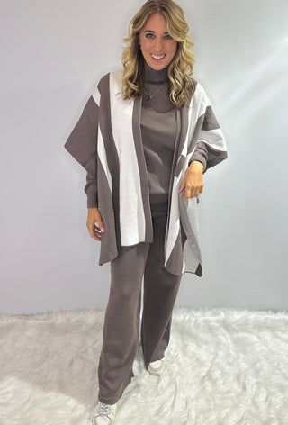 Women's 3-piece knit set with color block shawl cape, solid turtleneck sweater and wide-leg elastic pants