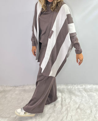 Women's 3-piece knit set with color block shawl cape, solid turtleneck sweater and wide-leg elastic pants