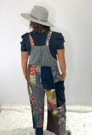 Multicolor boho patchwork jumpsuit with wide-leg fit with pockets and adjustable straps 