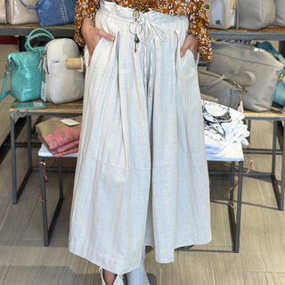 Linen wide leg large pocket pants with elastic waist and tie front 
