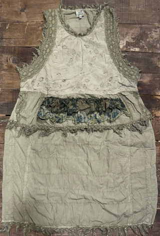 Jaded Gypsy Ruffle It Up High-Lo Top in STONE FLORAL