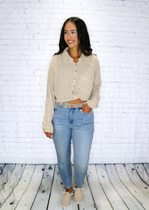  High waisted medium wash denim Judy blue jeans with camo block and cheetah pockets non distressed work jeans ankle length jeans with white brick background and linen vintage Havana crop top