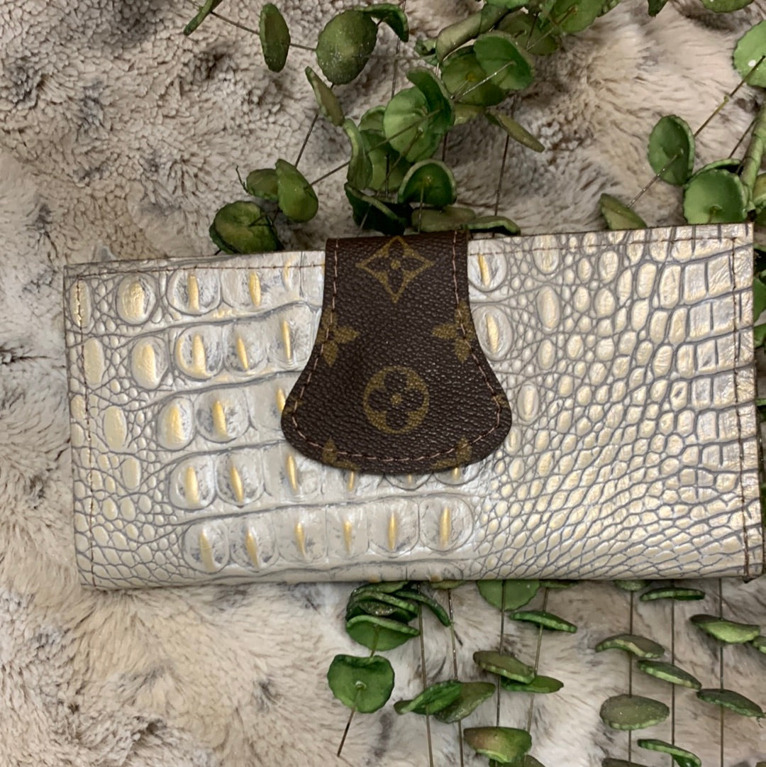Keep It Gypsy Trifold Gold Distressed Hand Tooled Wallet Wristlet with –  White Lily Boutique