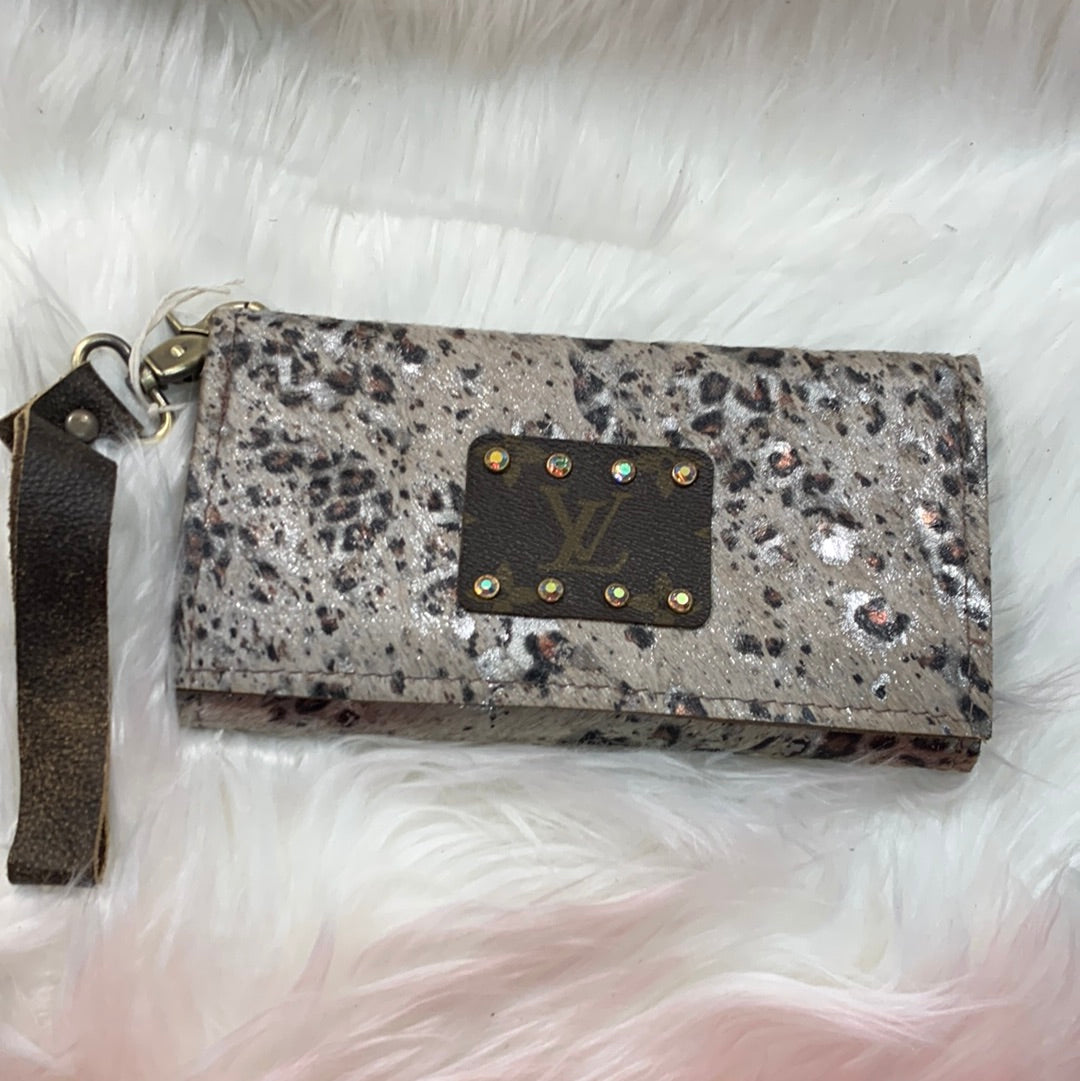 Keep It Gypsy Trifold Silver Distressed Leopard Cowhide Wallet